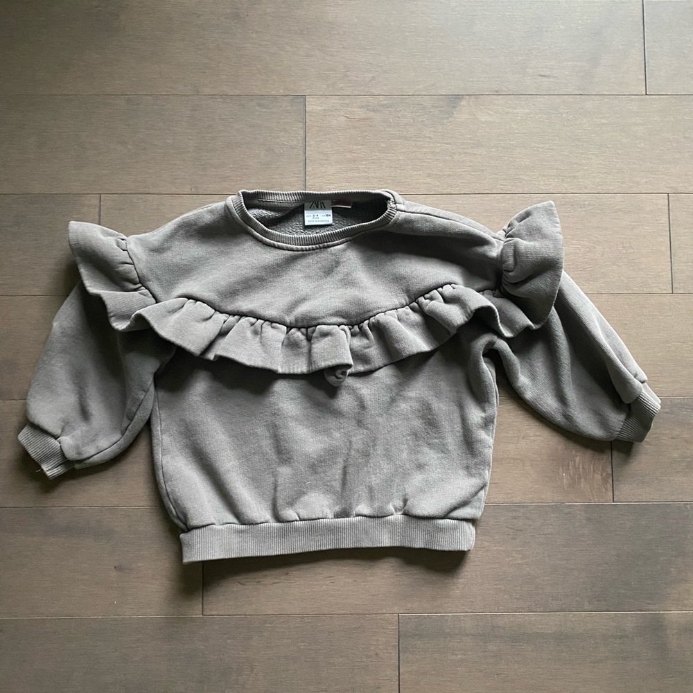 NWOT Zara Pale Gray Ruffle Toddler Girl Sweater Sweatshirt 3-4 Years Old